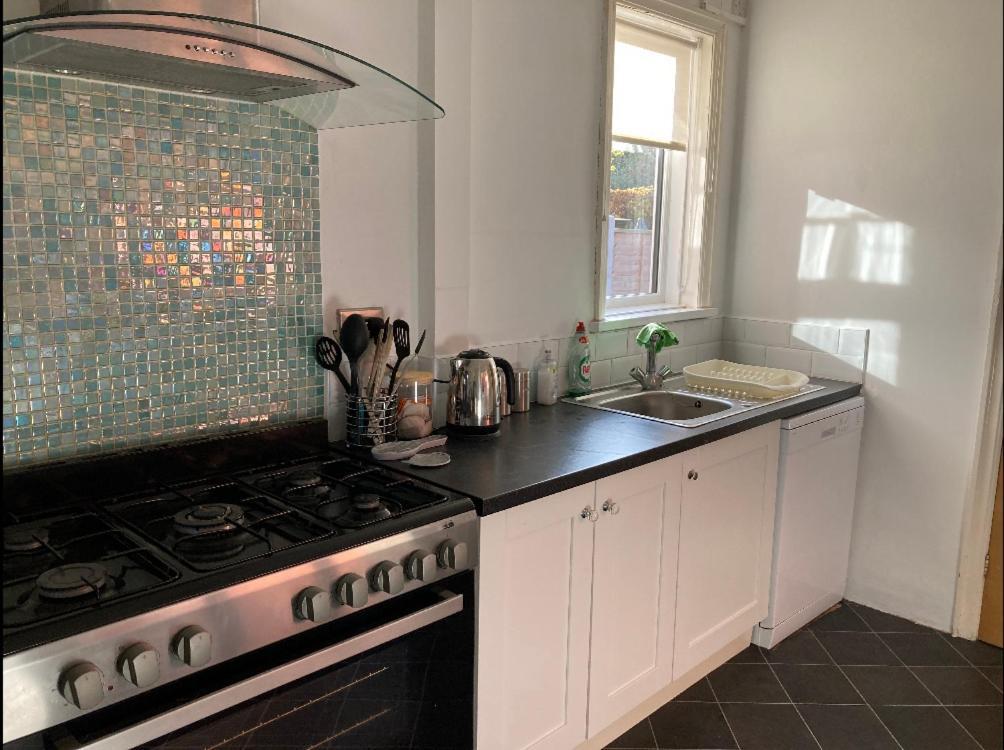 Large 5 Bed House In Scarborough Near The Beach, Large Garden & Hot Tub Zewnętrze zdjęcie