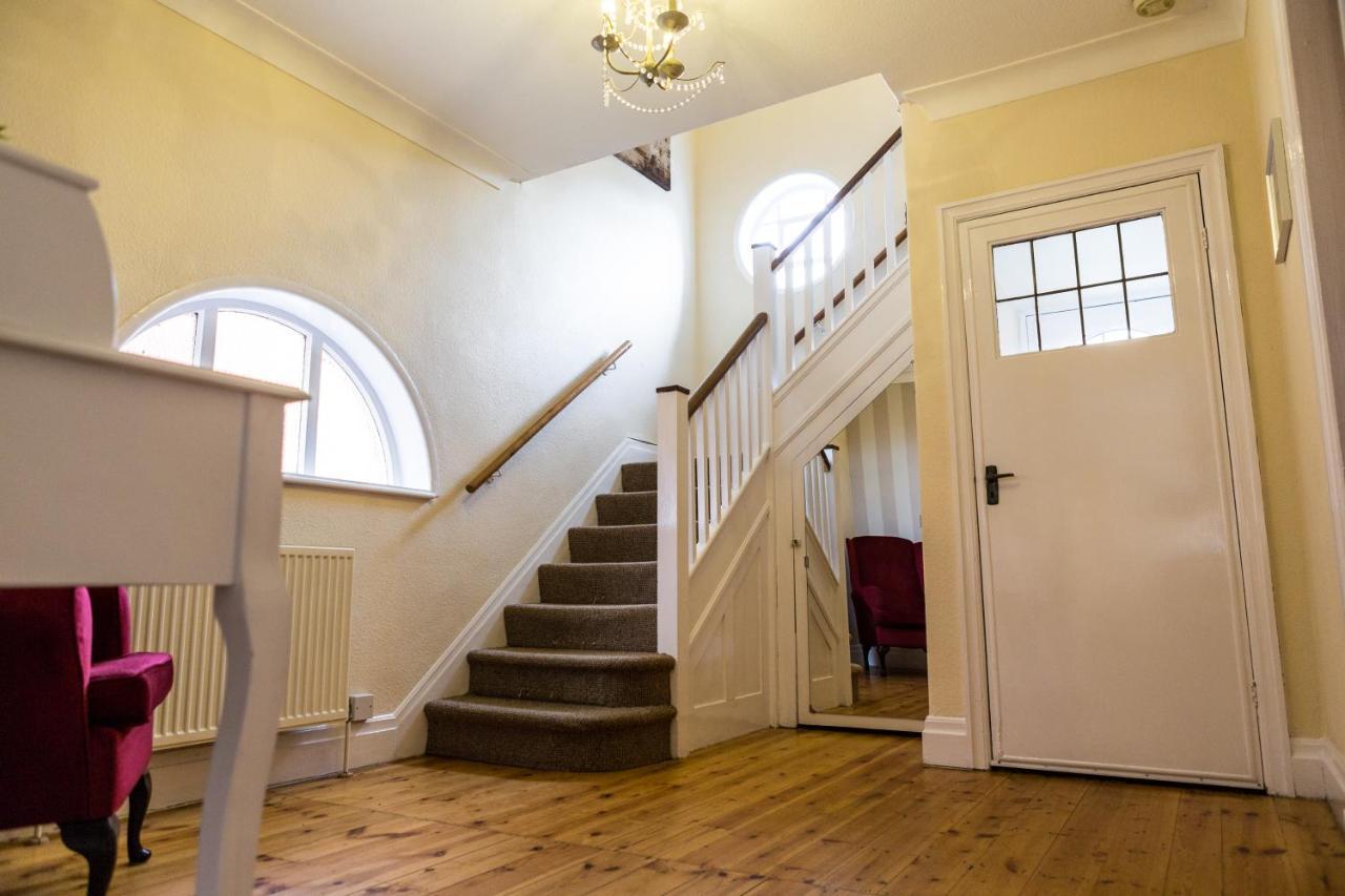 Large 5 Bed House In Scarborough Near The Beach, Large Garden & Hot Tub Zewnętrze zdjęcie