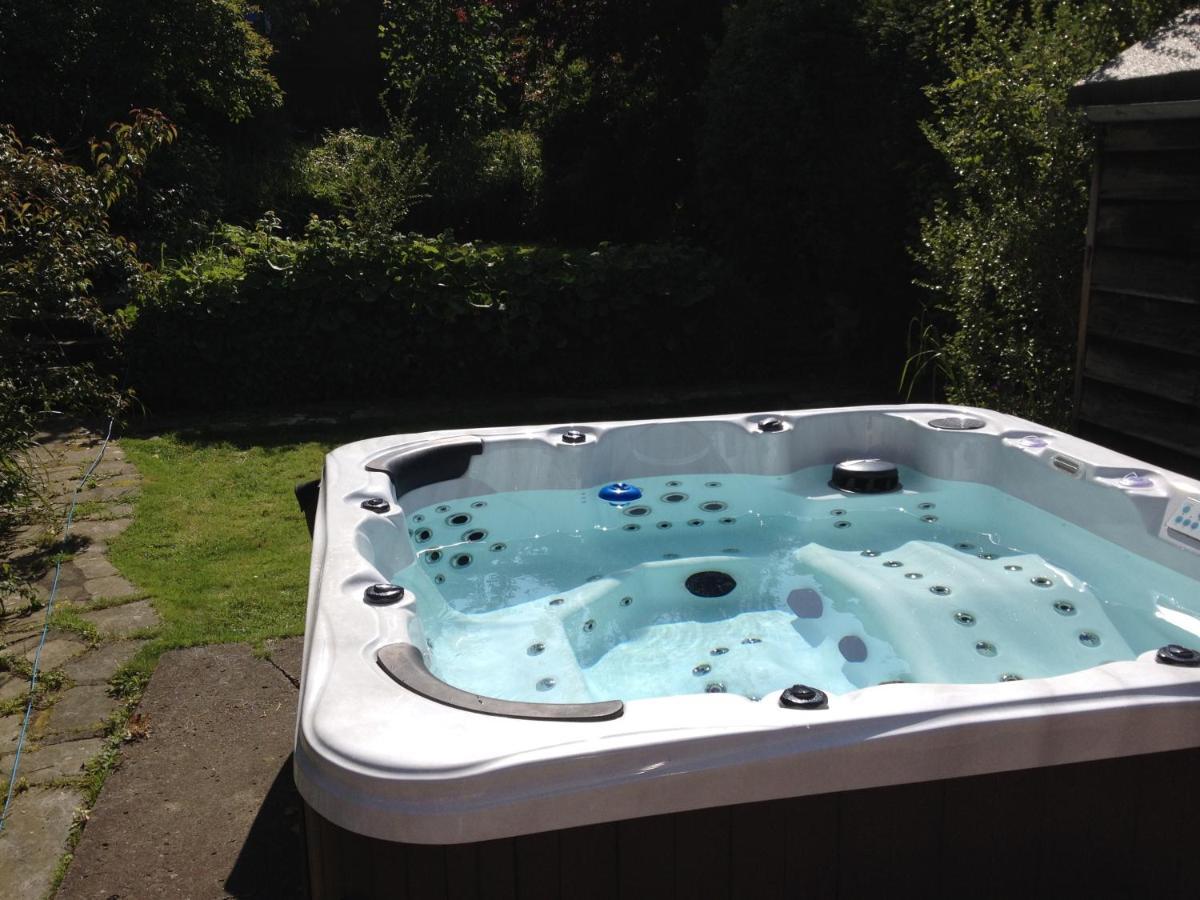 Large 5 Bed House In Scarborough Near The Beach, Large Garden & Hot Tub Zewnętrze zdjęcie