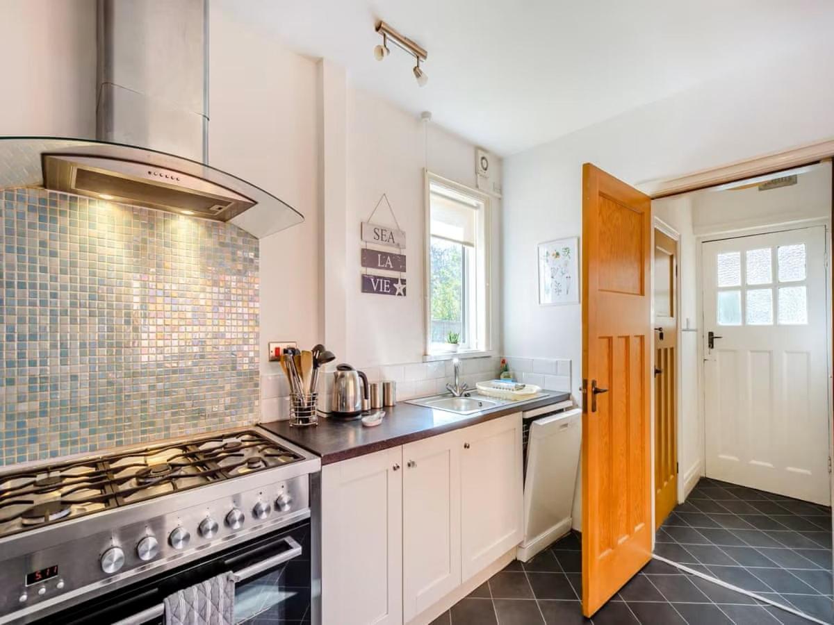 Large 5 Bed House In Scarborough Near The Beach, Large Garden & Hot Tub Zewnętrze zdjęcie