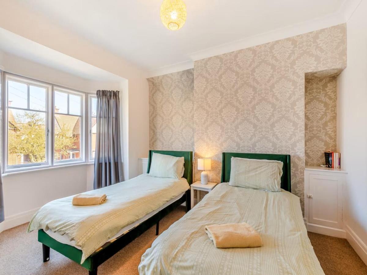 Large 5 Bed House In Scarborough Near The Beach, Large Garden & Hot Tub Zewnętrze zdjęcie