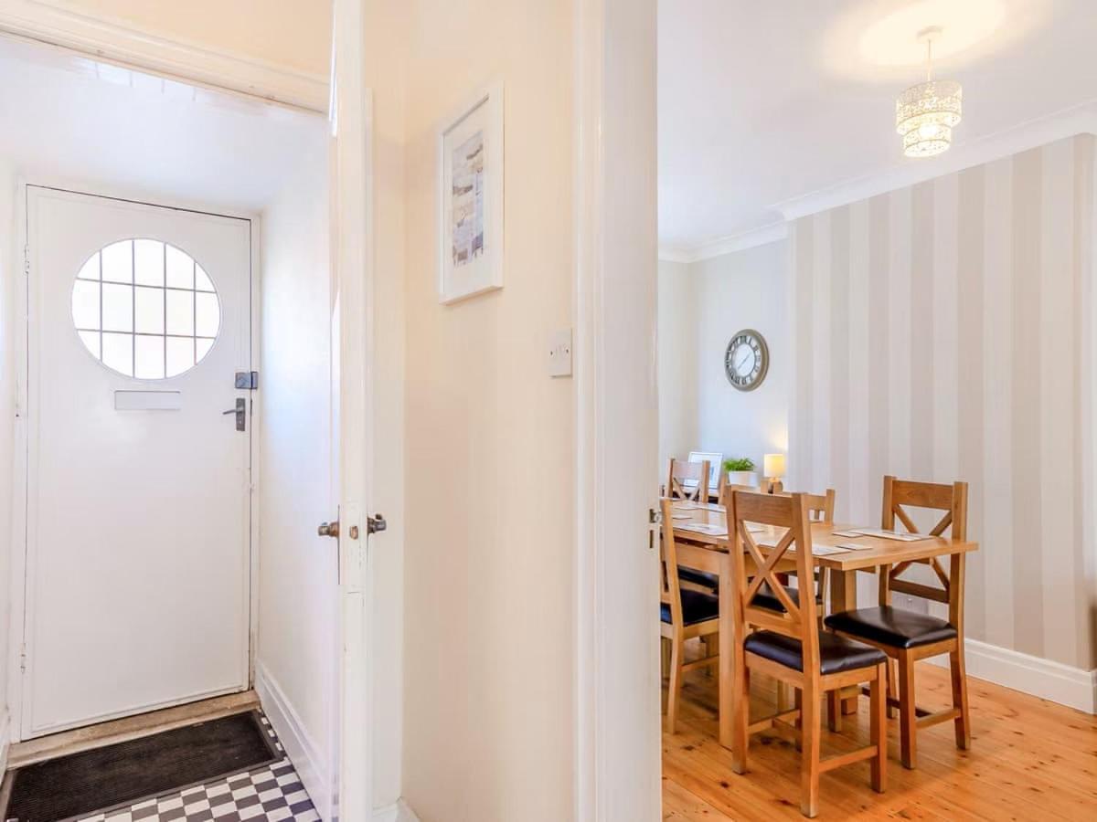 Large 5 Bed House In Scarborough Near The Beach, Large Garden & Hot Tub Zewnętrze zdjęcie